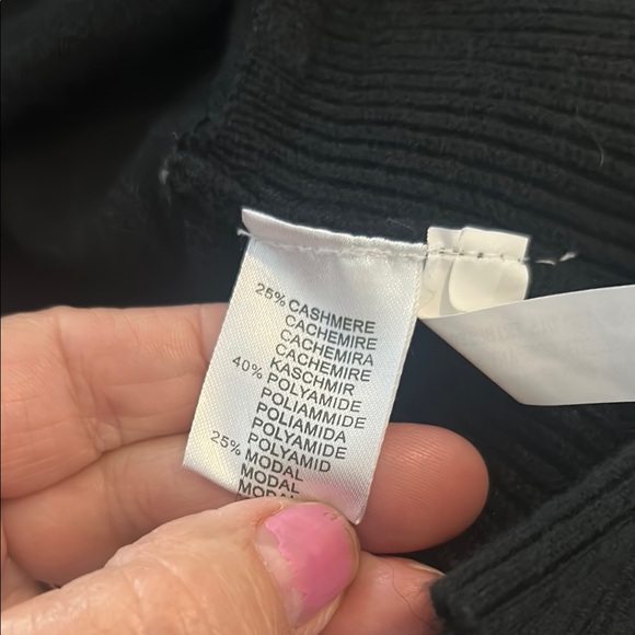 Luxurious Black Knit Cardigan with Fluffy Fur Trim - Picture 6 of 6